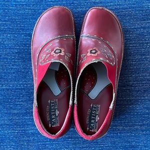 L’ARTISTE Burbank Clog by Spring Step.